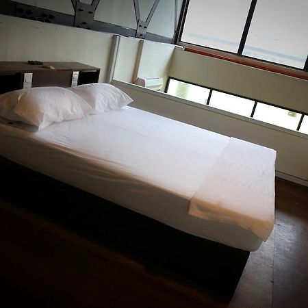 Bb Bunkers Hostel Santubong Szoba fotó