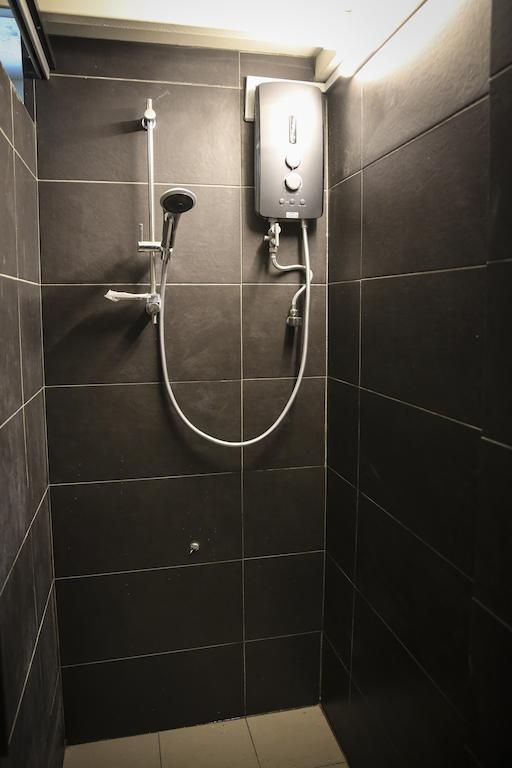 Bb Bunkers Hostel Santubong Szoba fotó